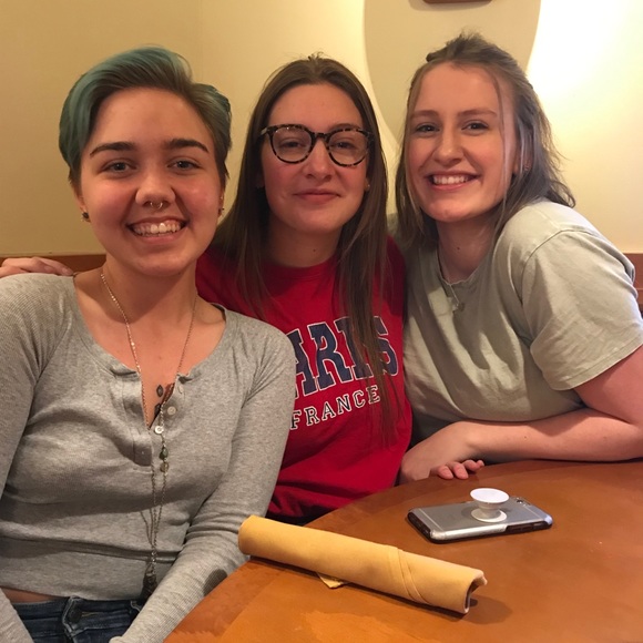 Meet your Posher, Angie - Picture 3 of 7